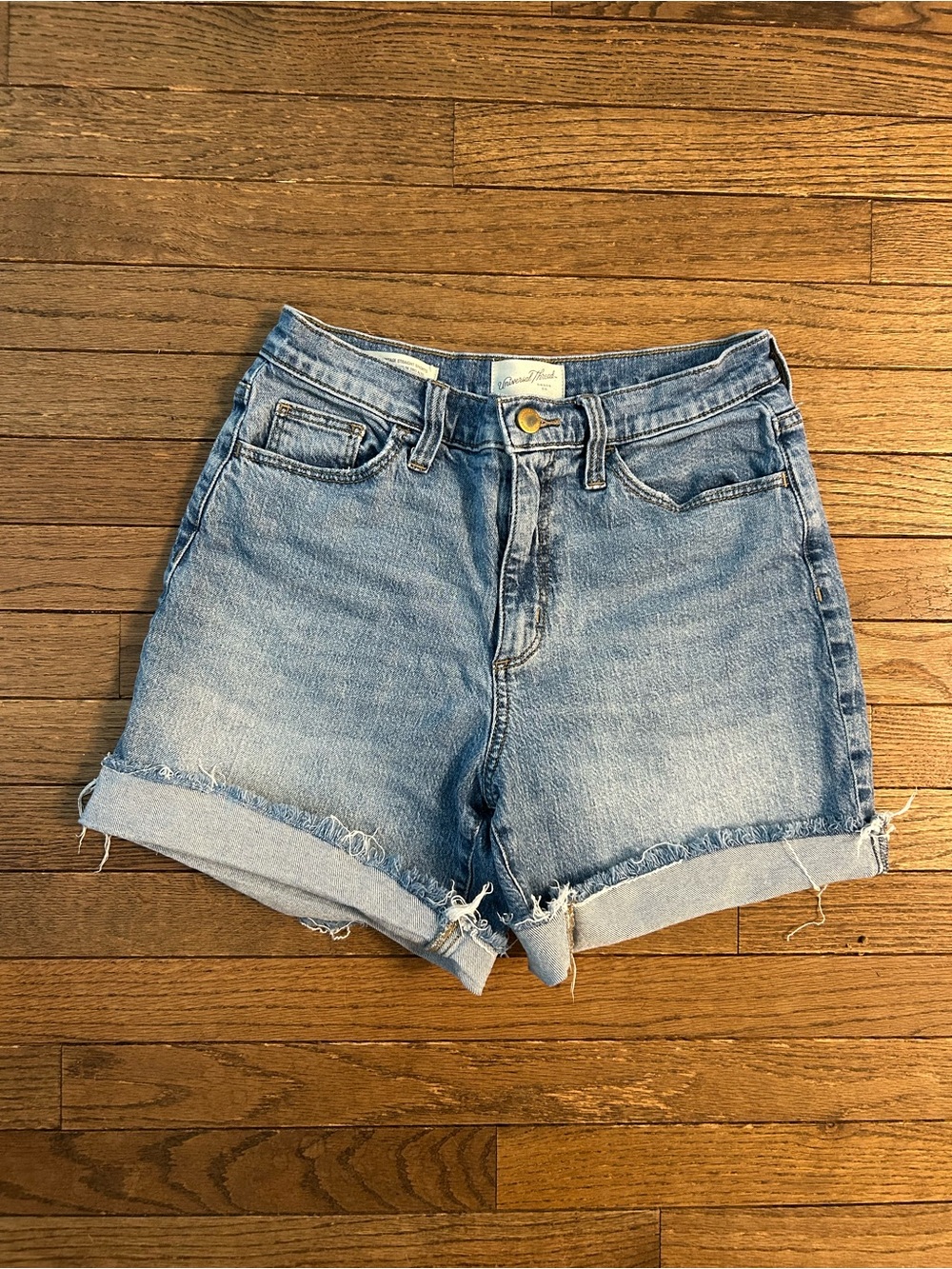 UNIVERSAL THREAD High Rise Vintage Straight Denim Women's Shorts in Medium Wash